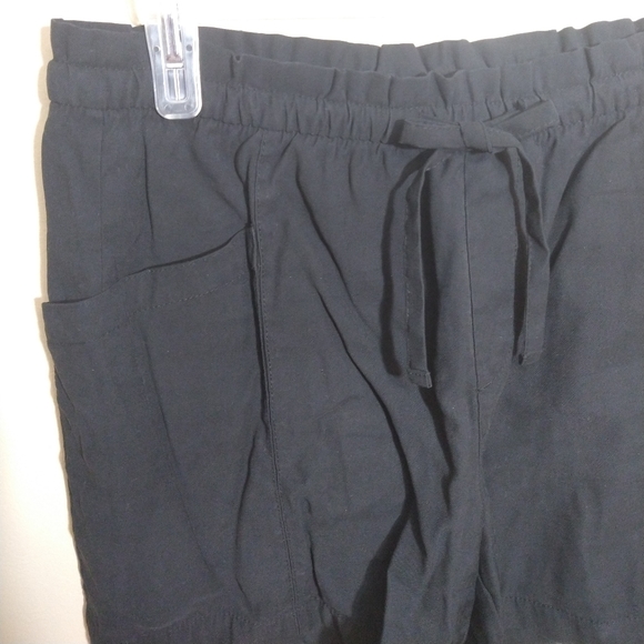 🌹Old Navy Black Shorts with Drawstring Paper bag waist Size Medium - Picture 3 of 6